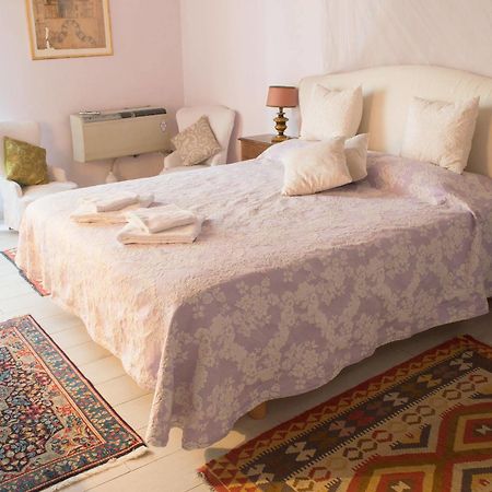 フィレンツェ La Rosa Townhouse Bed & Breakfast エクステリア 写真