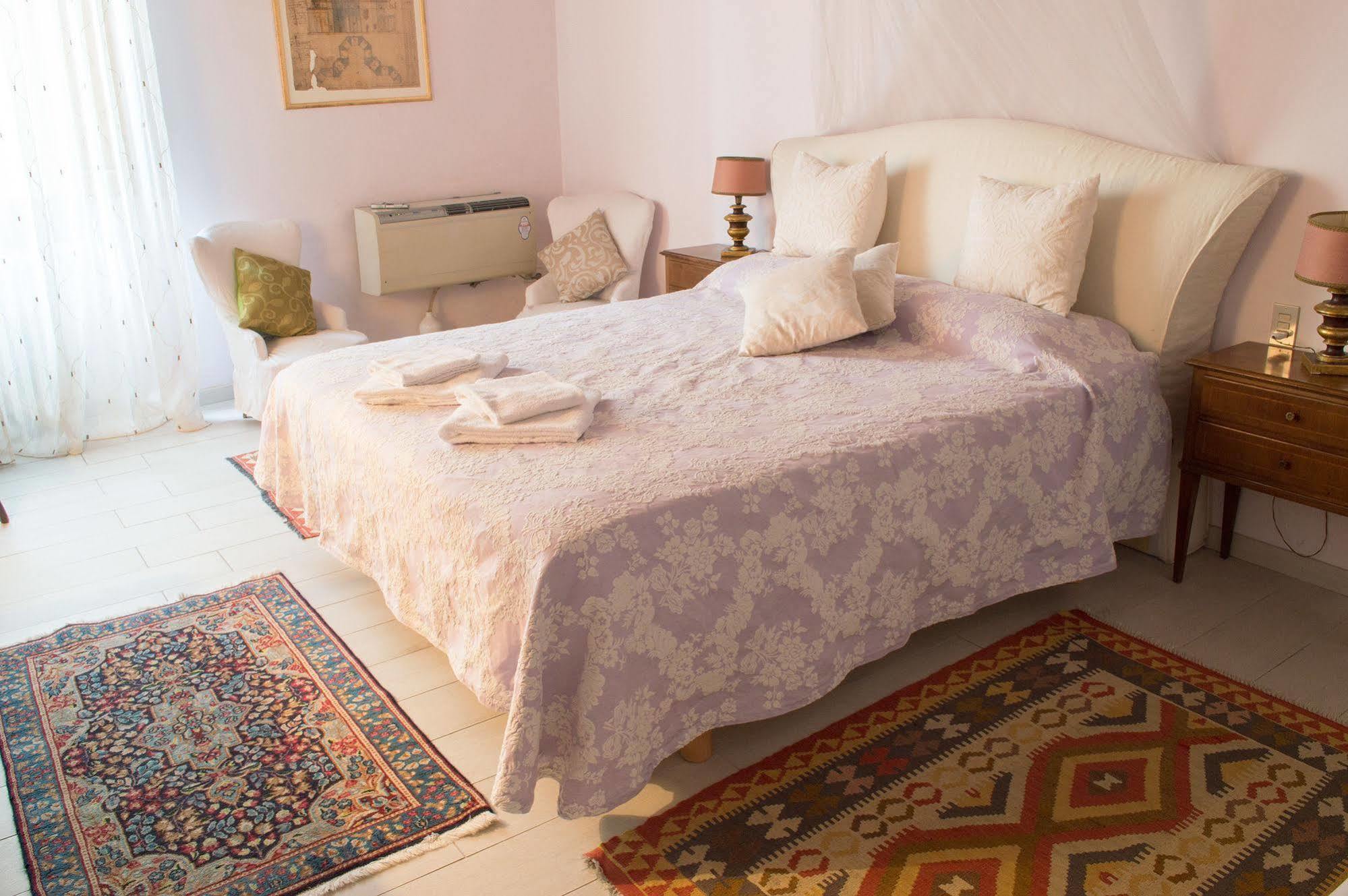 フィレンツェ La Rosa Townhouse Bed & Breakfast エクステリア 写真